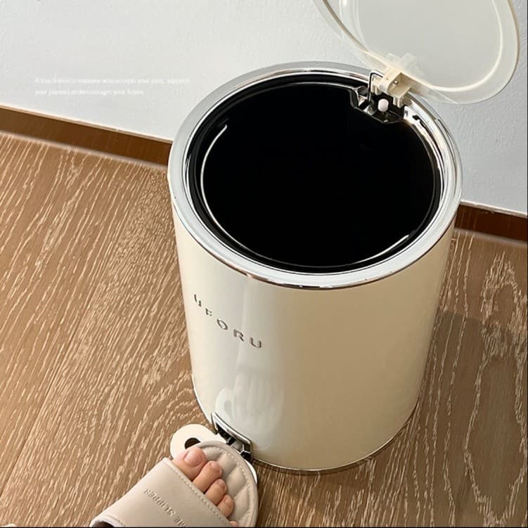 スタイリッシュタイプ　フットペダル式密閉ゴミ箱 