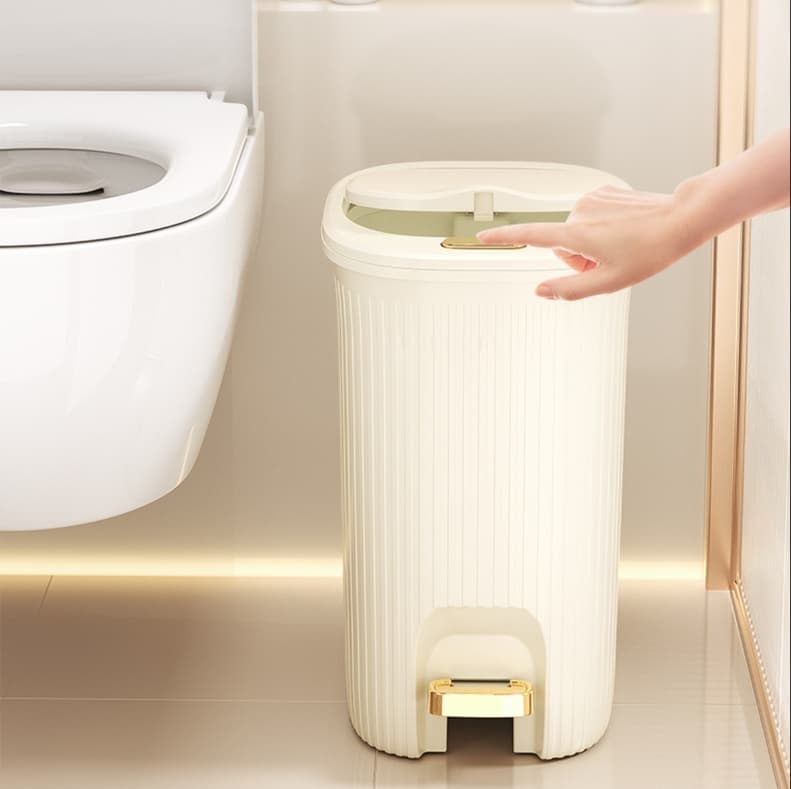 手でも足でも開けられる　大きさを選べるゴミ箱