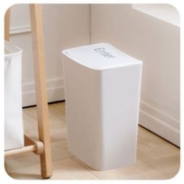 押すだけで開くシンプルデザインごみ箱
