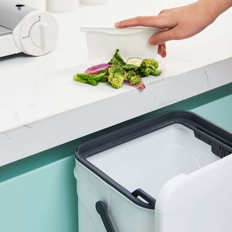 キッチン ゴミ箱 扉にも壁にも付けられるおしゃれゴミ箱