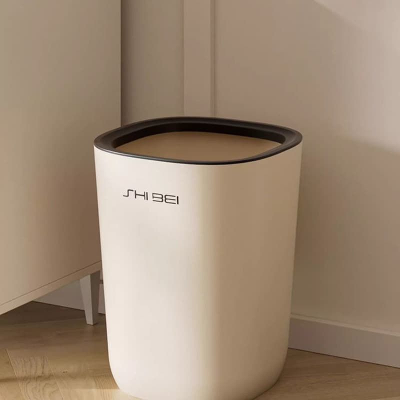 シンプルなデザインのゴミ箱