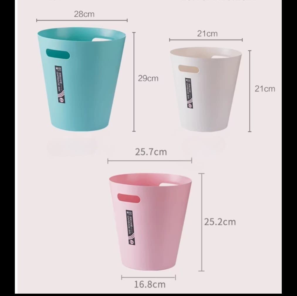シンプルなデザインのプラスチックごみ箱