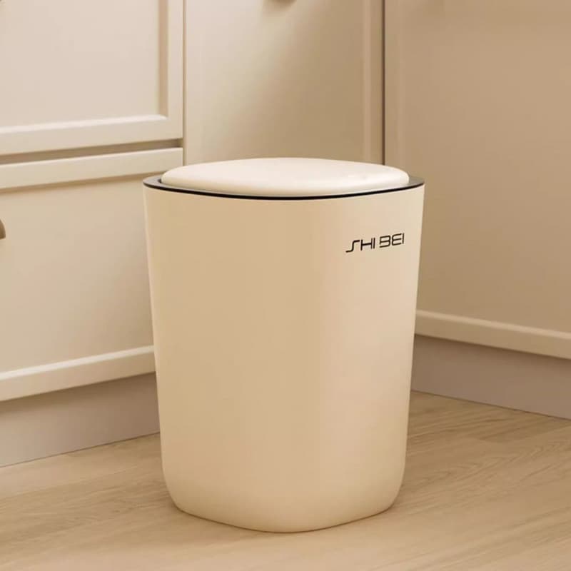 シンプルなデザインのゴミ箱